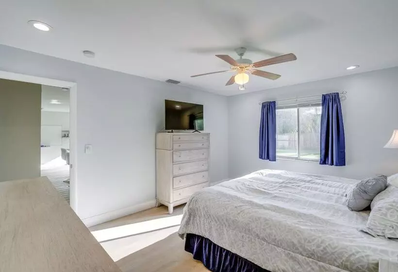 Fort Myers Vacation Home W/ Patio ~ 14 Mi To Beach