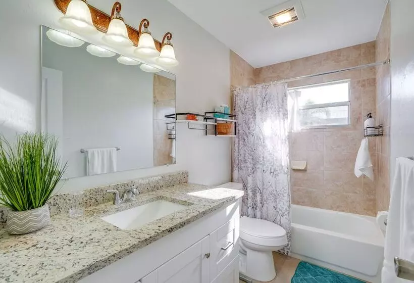 Fort Myers Vacation Home W/ Patio ~ 14 Mi To Beach