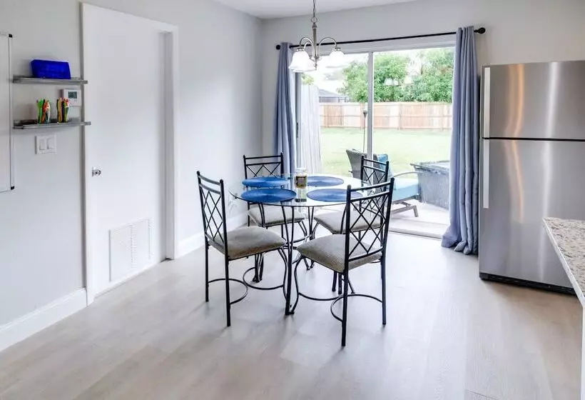 Fort Myers Vacation Home W/ Patio ~ 14 Mi To Beach