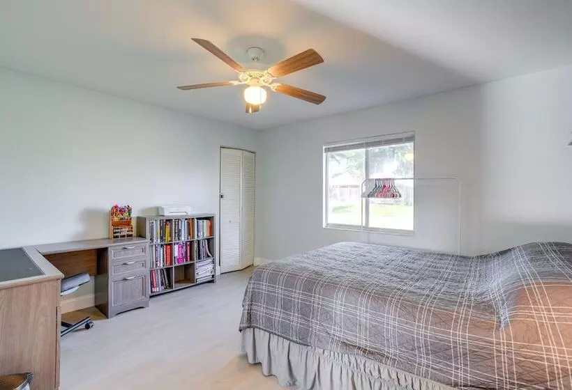 Fort Myers Vacation Home W/ Patio ~ 14 Mi To Beach