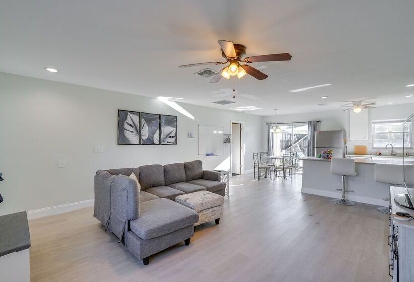 Fort Myers Vacation Home W/ Patio ~ 14 Mi To Beach