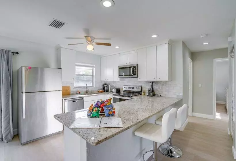 Fort Myers Vacation Home W/ Patio ~ 14 Mi To Beach