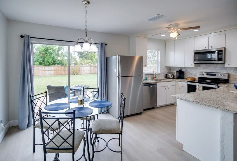 Fort Myers Vacation Home W/ Patio ~ 14 Mi To Beach