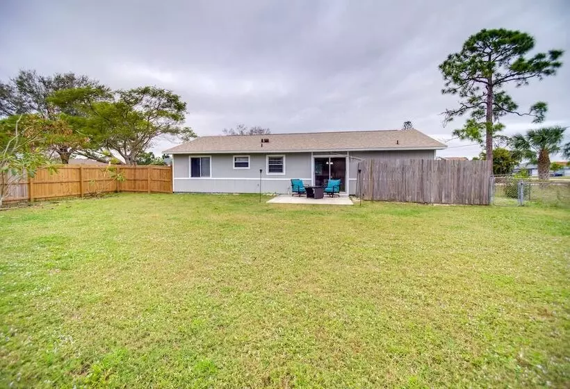 Fort Myers Vacation Home W/ Patio ~ 14 Mi To Beach