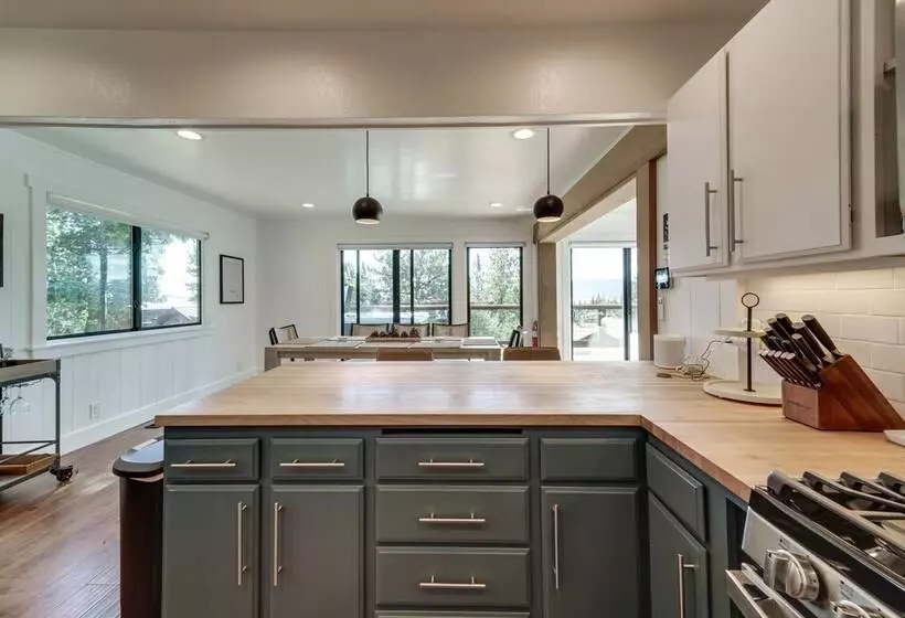 Gorgeous Tahoe City Home W/ Views, Steps To Beach
