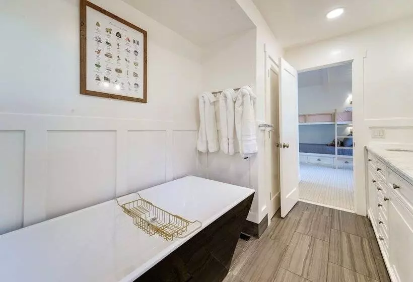 Gorgeous Tahoe City Home W/ Views, Steps To Beach