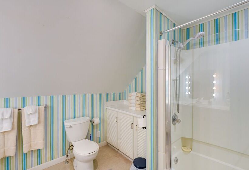 Historic Bar Harbor Home ~ 2 Blocks To Main St!