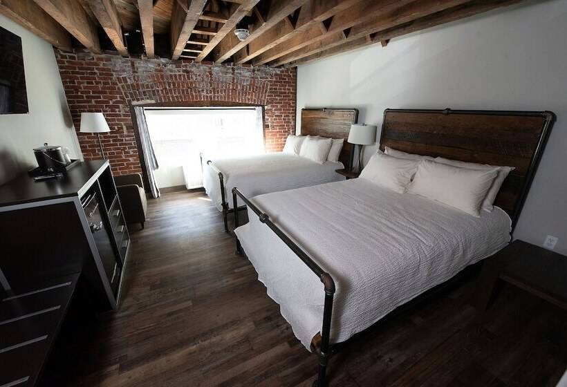 Отель The Y On Broadway