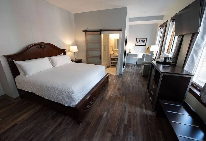 Отель The Y On Broadway