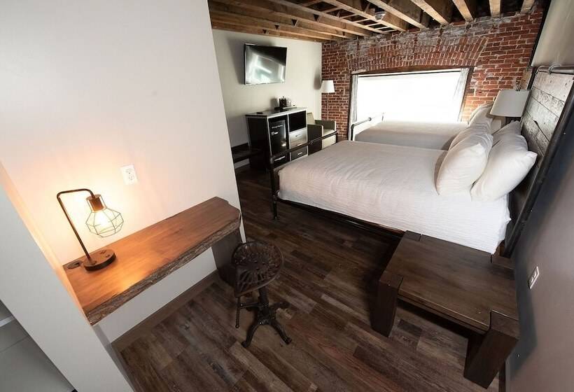 Отель The Y On Broadway