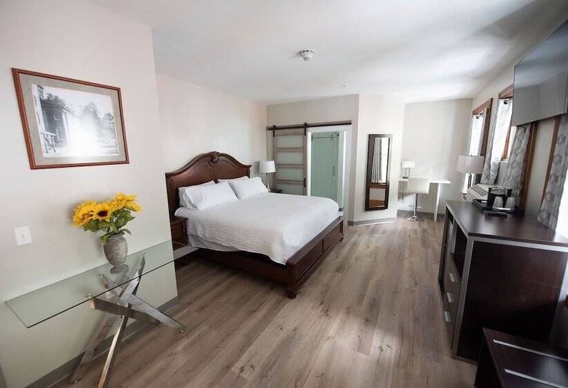 Отель The Y On Broadway