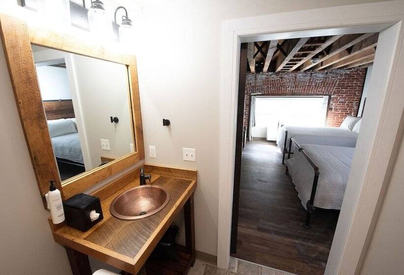 Отель The Y On Broadway