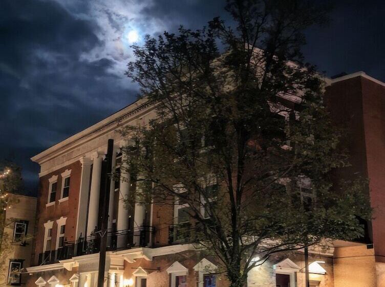 Отель The Y On Broadway