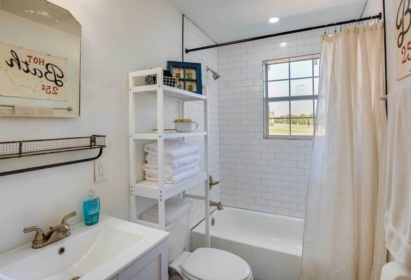 Countryside Cottage W/ Fenced Yard In Decatur!