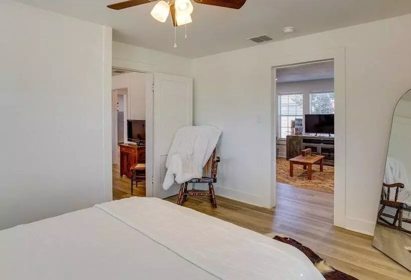 Countryside Cottage W/ Fenced Yard In Decatur!