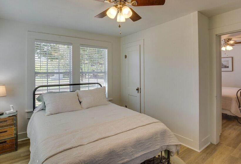 Countryside Cottage W/ Fenced Yard In Decatur!