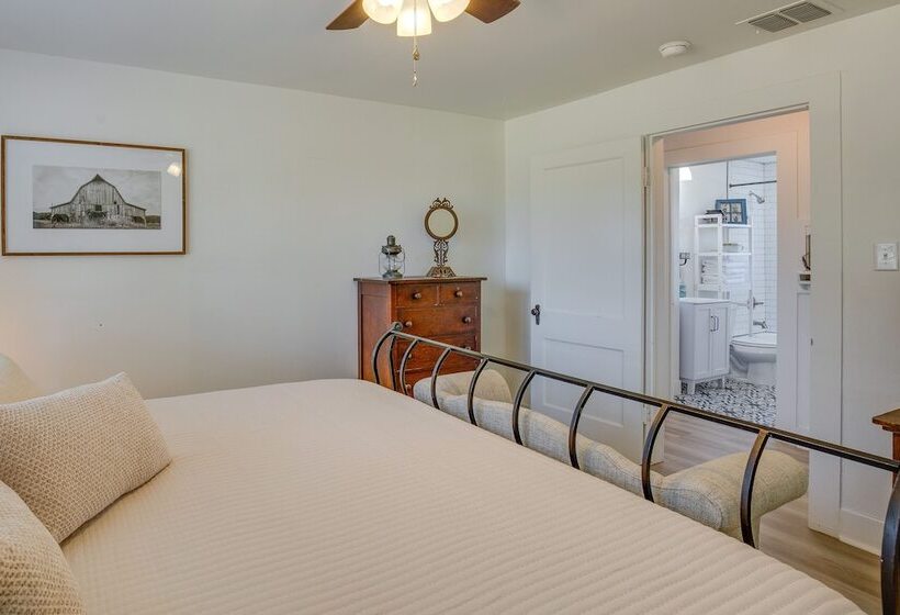 Countryside Cottage W/ Fenced Yard In Decatur!