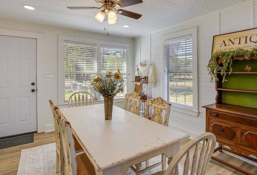 Countryside Cottage W/ Fenced Yard In Decatur!