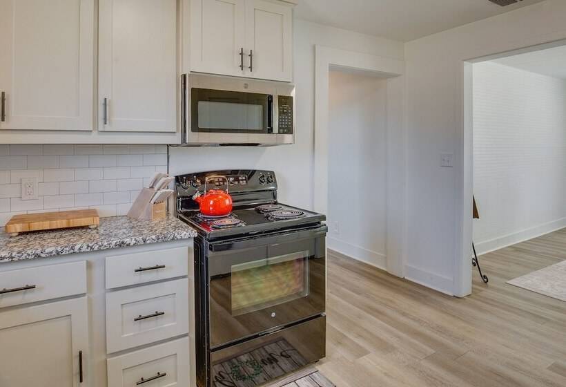 Countryside Cottage W/ Fenced Yard In Decatur!