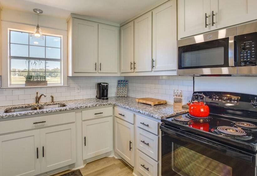 Countryside Cottage W/ Fenced Yard In Decatur!