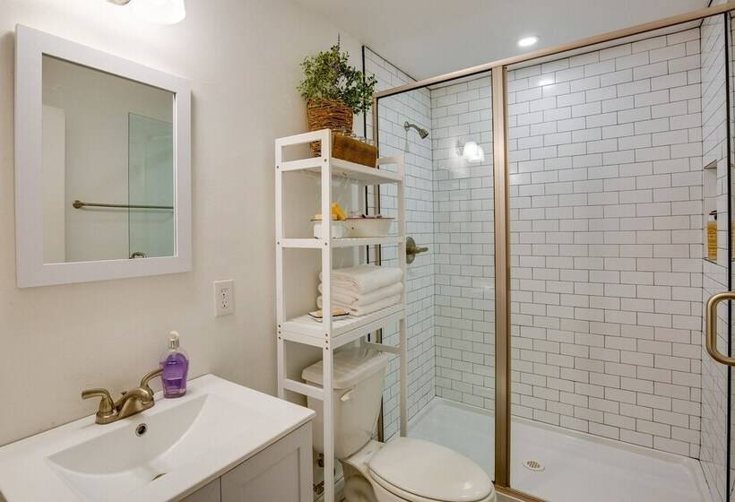 Countryside Cottage W/ Fenced Yard In Decatur!