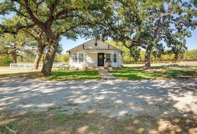 Countryside Cottage W/ Fenced Yard In Decatur!