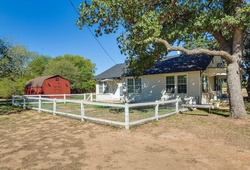 Countryside Cottage W/ Fenced Yard In Decatur!