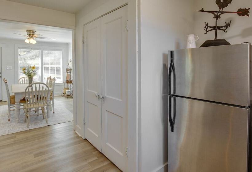 Countryside Cottage W/ Fenced Yard In Decatur!