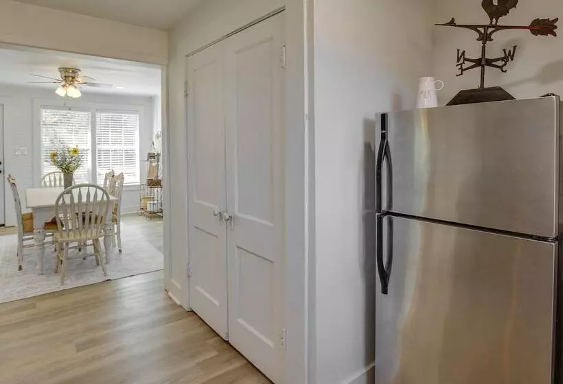 Countryside Cottage W/ Fenced Yard In Decatur!