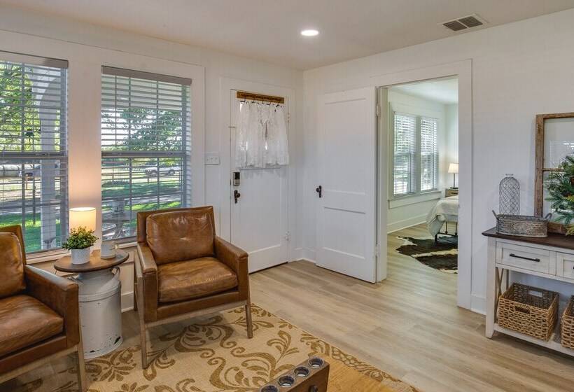 Countryside Cottage W/ Fenced Yard In Decatur!