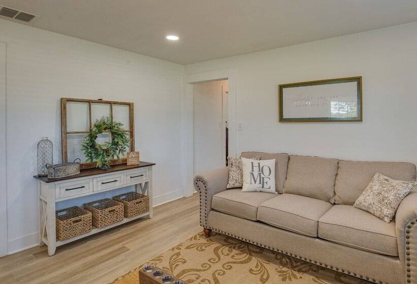 Countryside Cottage W/ Fenced Yard In Decatur!