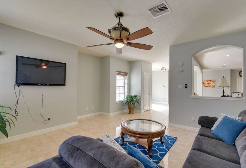 Elegant Houston Home W/ Gazebo & Game Room!