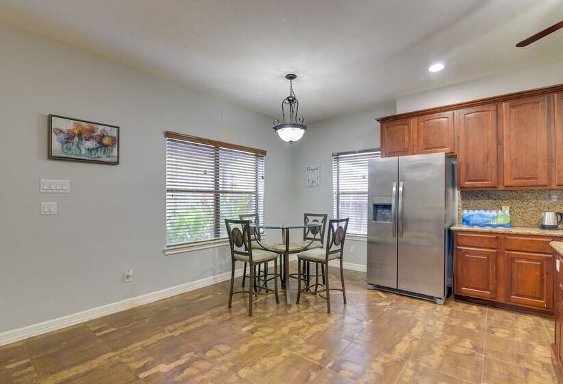 Elegant Houston Home W/ Gazebo & Game Room!