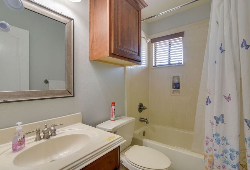 Elegant Houston Home W/ Gazebo & Game Room!