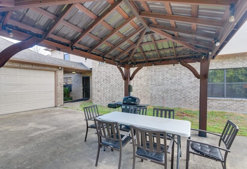 Elegant Houston Home W/ Gazebo & Game Room!