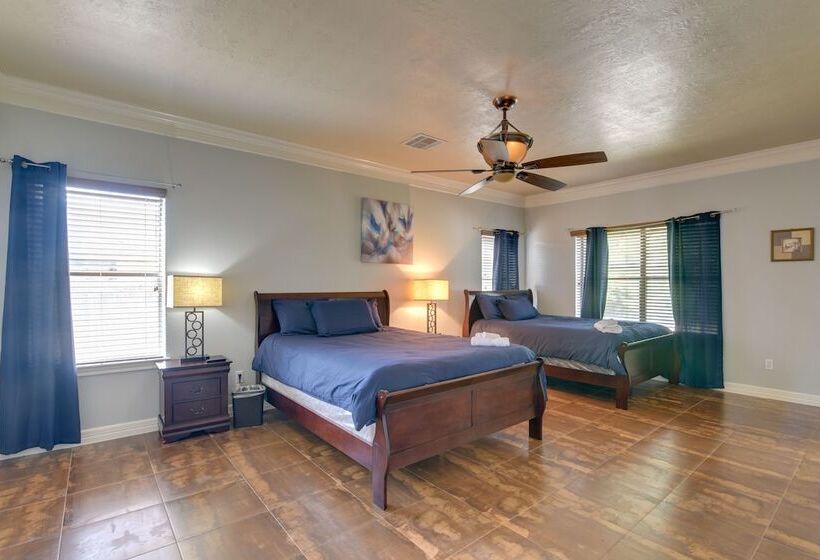 Elegant Houston Home W/ Gazebo & Game Room!