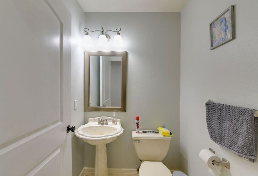 Elegant Houston Home W/ Gazebo & Game Room!