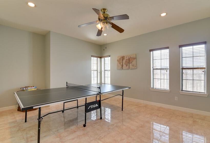 Elegant Houston Home W/ Gazebo & Game Room!