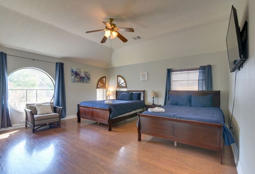 Elegant Houston Home W/ Gazebo & Game Room!