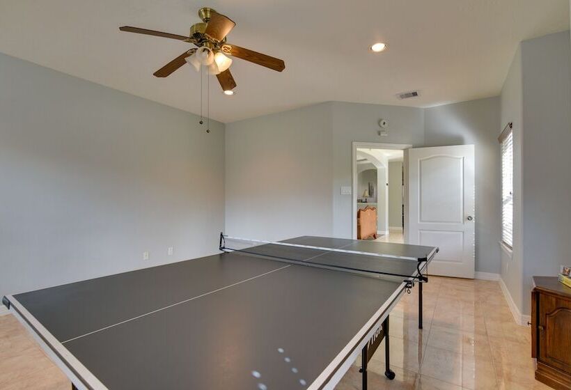 Elegant Houston Home W/ Gazebo & Game Room!