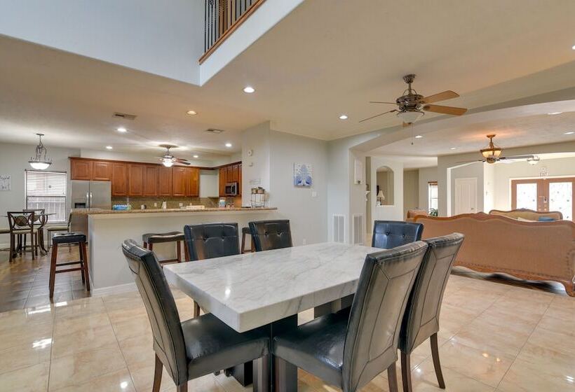 Elegant Houston Home W/ Gazebo & Game Room!