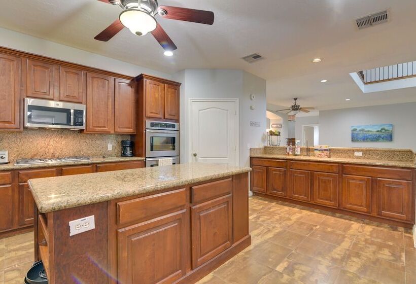 Elegant Houston Home W/ Gazebo & Game Room!