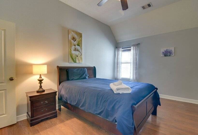 Elegant Houston Home W/ Gazebo & Game Room!