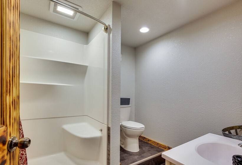 Lead Hideaway W/ Fireplace, Grill & Deck!