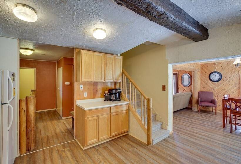 Lead Hideaway W/ Fireplace, Grill & Deck!