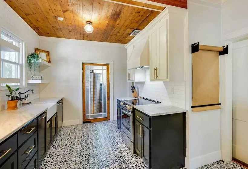 Walk To Dtwn:  Tyler Tudor  W/ Backyard