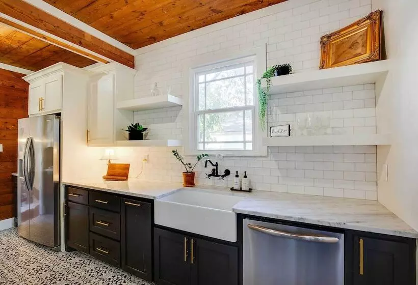 Walk To Dtwn:  Tyler Tudor  W/ Backyard