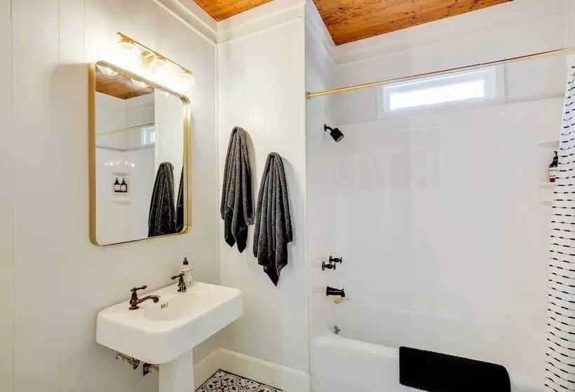 Walk To Dtwn:  Tyler Tudor  W/ Backyard