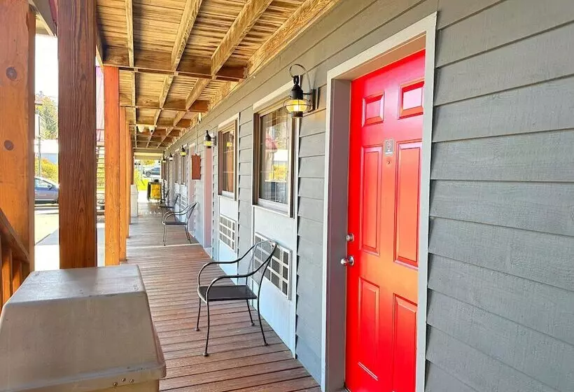 Motelli Riverside Suites