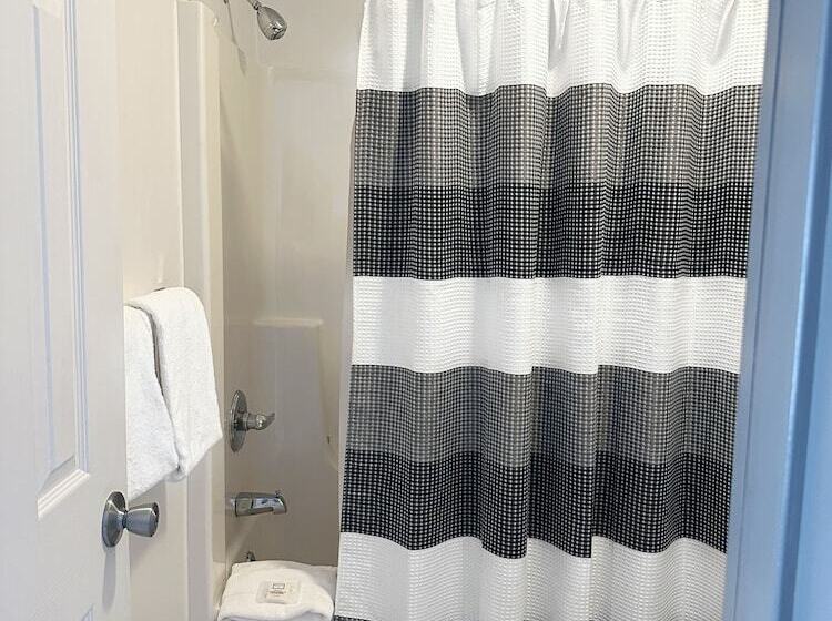 فندق على الطريق Riverside Suites